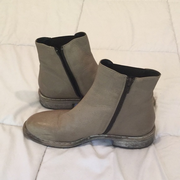 Cordani Parelli Italian Leather Ankle Chelsea Boot - Picture 2 of 9